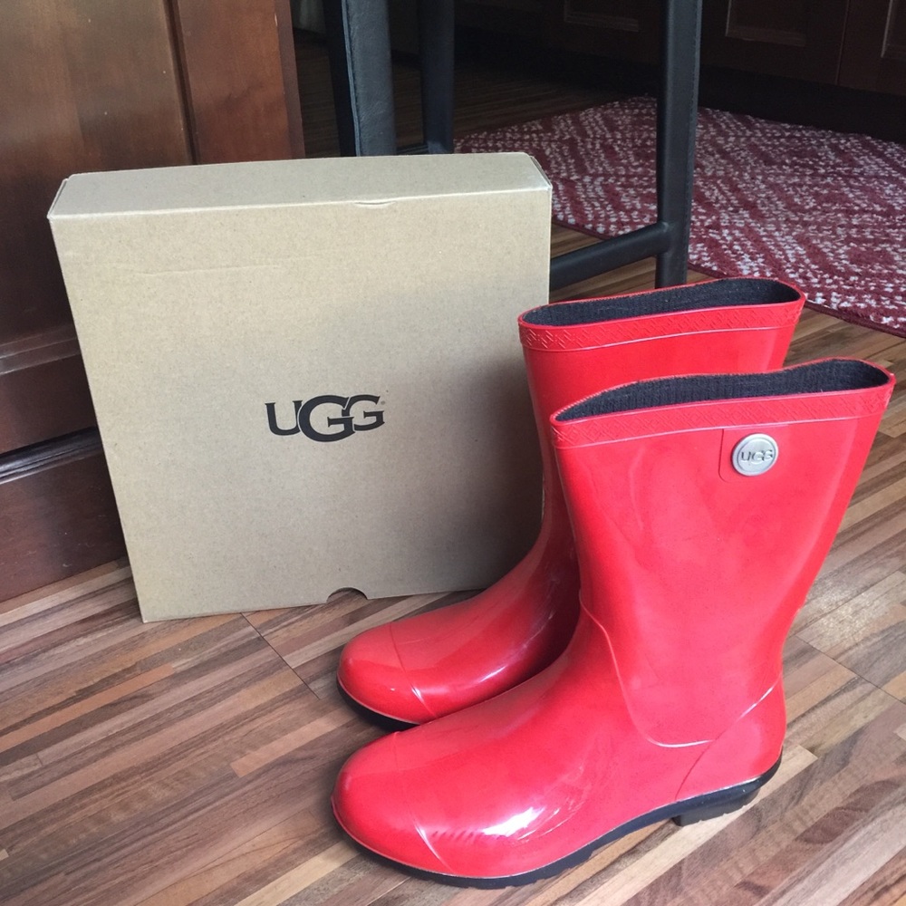 NWT UGG Sienna Rain Boots